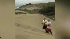 最新沙漠爆料新闻视频,最新爆料揭秘神秘沙漠现象 第1张 最新沙漠爆料新闻视频,最新爆料揭秘神秘沙漠现象 第1张